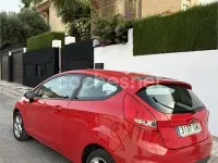 Usado Ford Fiesta Trend 82 CV (60 kW) 2009 Rojo Berlina