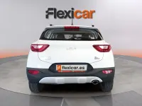 Usado Kia Stonic 101 CV (74 kW) 2021 Blanco SUV