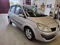 Usado Renault Scénic II Dynamique 105 CV (77 kW) 2008 Gris / plata Monovolumen
