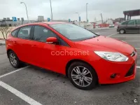 Usado Ford Focus Trend 100 CV (73 kW) 2013 Rojo Berlina