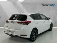 Usado Toyota Auris Hybrid Edition 136 CV (100 kW) 2018 Blanco Berlina