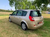 Usado Renault Grand Scénic II Dynamique 130 CV (95 kW) 2009 Beige Monovolumen