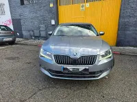 Usado Skoda Superb Style 150 CV (110 kW) 2015 Gris / plata Berlina