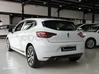 Usado Renault Clio V Techno 100 CV (73 kW) 2022 Blanco Berlina