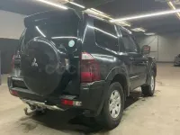 Usado Mitsubishi Montero Intense 182 CV (133 kW) 2005 Negro SUV