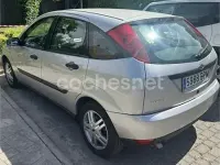 Usado Ford Focus Ambiente 90 CV (66 kW) 2001 Gris / plata Berlina