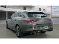 Usado Mercedes CLA200 Shooting Brake 150 CV (110 kW) 2021 Gris / plata Familiar