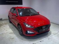 Usado Hyundai i30 110 CV (80 kW) 2022 Rojo Berlina