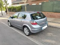 Usado Opel Astra Edition 115 CV (84 kW) 2010 Gris / plata Berlina