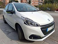 Usado Peugeot 208 Style 82 CV (60 kW) 2017 Blanco Utilitario