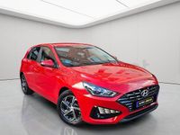 Usado Hyundai i30 120 CV (88 kW) 2022 Rojo Berlina