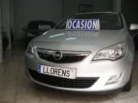 Usado Opel Astra Edition 115 CV (84 kW) 2010 Gris / plata Berlina