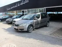 Usado Skoda Roomster Fun 105 CV (77 kW) 2008 Gris Monovolumen