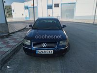 Usado VW Passat Comfortline 130 CV (95 kW) 2004 Azul Berlina