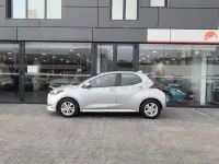 Usado Toyota Yaris 125 CV (91 kW) 2023 Gris / plata Utilitario