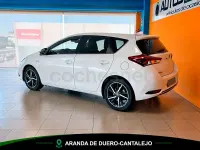 Usado Toyota Auris Hybrid Advance 136 CV (100 kW) 2017 Blanco Berlina
