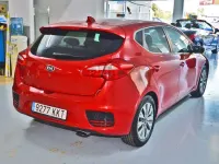 Usado Kia Ceed 100 CV (73 kW) 2018 Rojo Utilitario
