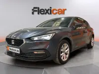 Usado Seat Leon Style 131 CV (96 kW) 2021 Gris Berlina