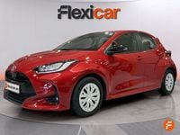Usado Toyota Yaris Hybrid Active 116 CV (85 kW) 2023 Rojo