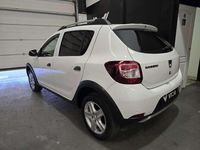 Usado Dacia Sandero Stepway 90 CV (66 kW) 2015 Blanco Utilitario