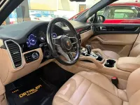 Usado Porsche Cayenne 462 CV (339 kW) 2020 Gris / plata SUV