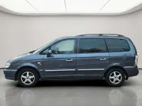 Usado Hyundai Trajet GLS 112 CV (82 kW) 2007 Gris Monovolumen