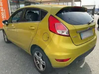 Usado Ford Fiesta Titanium 95 CV (69 kW) 2013 Amarillo Utilitario