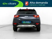 Usado Kia Stonic 100 CV (73 kW) 2022 Gris / plata SUV