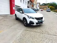 Usado Peugeot 3008 Allure 131 CV (96 kW) 2019 Blanco SUV