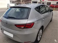Usado Seat Leon Reference 105 CV (77 kW) 2014 Gris / plata Berlina