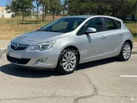 Usado Opel Astra Selective 115 CV (84 kW) 2011 Gris / plata Berlina