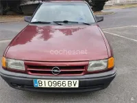 Usado Opel Astra 100 CV (73 kW) 1994 Granate Berlina