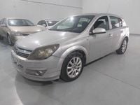 Usado Opel Astra Cosmo 100 CV (73 kW) 2005 Gris / plata Berlina
