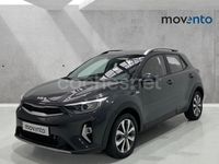 Usado Kia Stonic 100 CV (73 kW) 2021 Gris / plata SUV