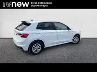 Usado Skoda Fabia Selection 80 CV (58 kW) 2024 Blanco Utilitario