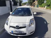 Usado Toyota Yaris Connect Style 101 CV (74 kW) 2011 Blanco Utilitario