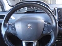 Usado Peugeot 2008 Allure 120 CV (88 kW) 2016 Blanco SUV
