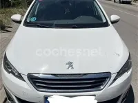 Usado Peugeot 308 Allure 110 CV (80 kW) 2015 Blanco Berlina