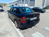 Usado Opel Astra Edition 100 CV (73 kW) 2003 Negro Berlina