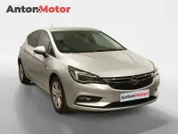 Usado Opel Astra Dynamic 125 CV (91 kW) 2018 Gris / plata Berlina
