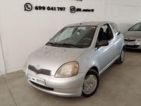 Usado Toyota Yaris Luna 86 CV (63 kW) 2002 Gris / plata Berlina