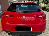 Usado Alfa Romeo Giulietta Distinctive 120 CV (88 kW) 2011 Rojo Utilitario