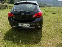 Usado Opel Astra Selective 110 CV (80 kW) 2015 Negro Berlina