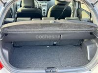 Usado Toyota Yaris 87 CV (63 kW) 2006 Gris / plata Berlina