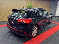 Usado Ford Focus Trend 120 CV (88 kW) 2022 Negro Berlina