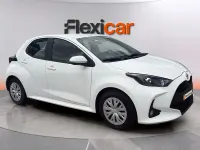 Usado Toyota Yaris 72 CV (52 kW) 2023 Blanco Utilitario