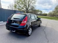 Usado Hyundai i30 Comfort 109 CV (80 kW) 2008 Negro Berlina