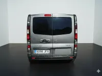 Usado Renault Trafic 110 CV (80 kW) 2015 Gris / plata Monovolumen