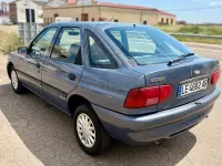 Usado Ford Escort 90 CV (66 kW) 1995 Azul Berlina