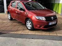 Usado Dacia Sandero Ambiance 75 HP (55 kW) 2014 Vermelho